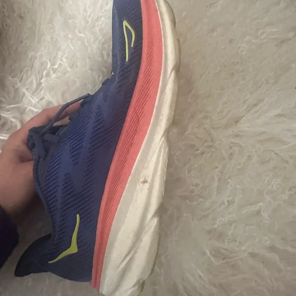 Hoka one one Clifton 9 wide- size 9.5 WIDE WIDTH - Picture 5 of 13